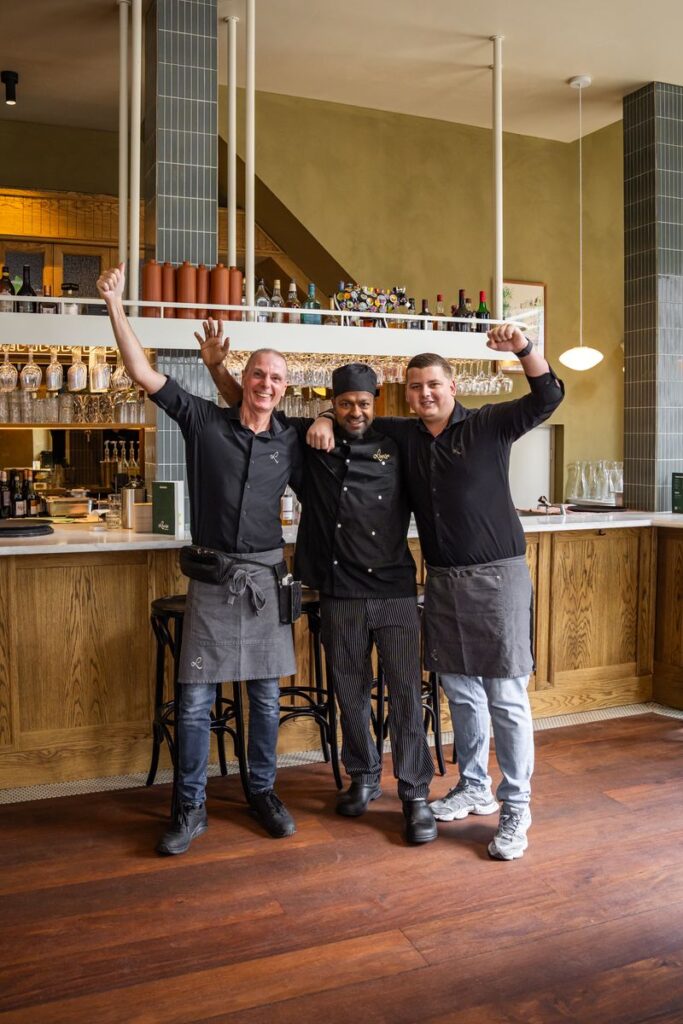 Medewerkers van Loetje Amsterdam Oost in het vernieuwde restaurant